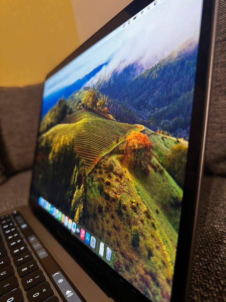 MacBook Pro M1 13" 512GB mit Zubehörteilen in Birkenfeld