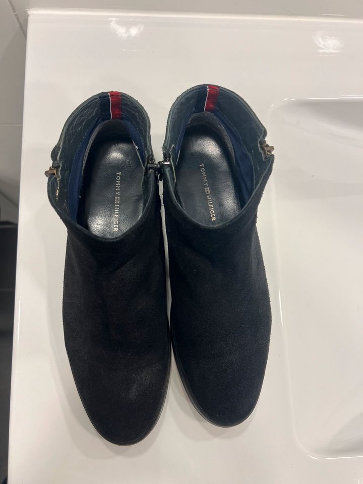 TOMMY HILFIGER Stiefeletten (39) dunkelblaues Leder/Wildleder in Krefeld