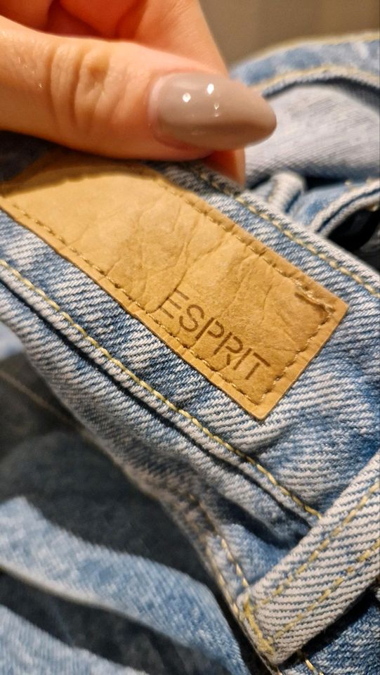 Esprit Momfit Jeans hellblau Gr.26 in Magdeburg