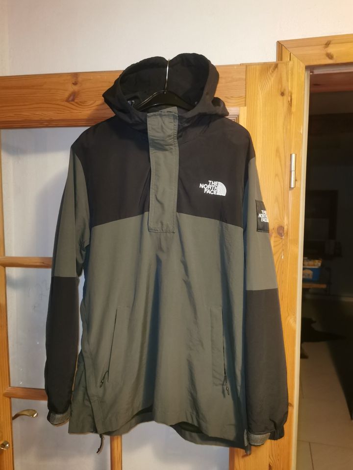 The North Face Jacke sogut wie neu grün in Much