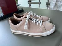 Clarks unstructured Gr 38 sneaker Leder Creme fast neu Stuttgart - Bad Cannstatt Vorschau