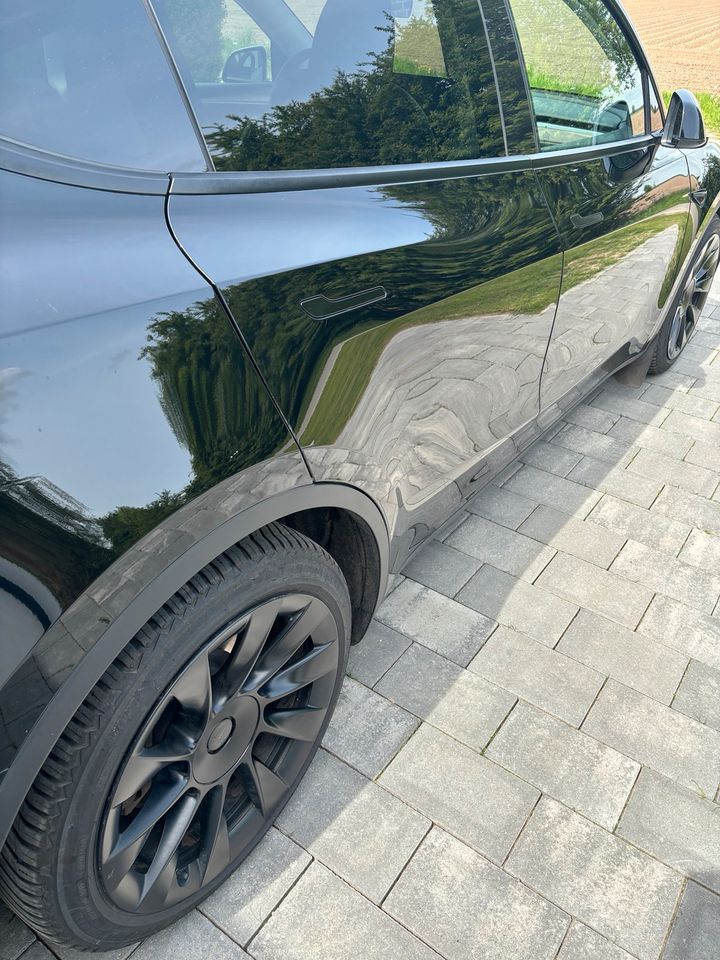 Tesla Model Y Long Range AWD schwarz Gigafactory Berlin in Waddeweitz