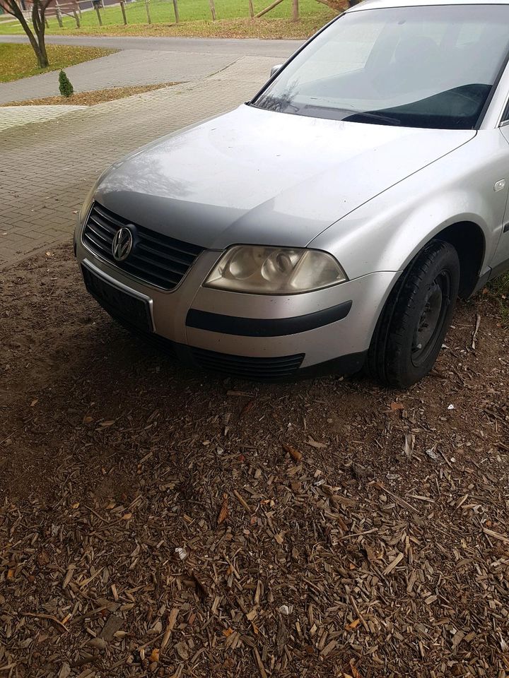 Passat 1,9 TDI 2002 schlachtfest Ersatzteil in Drakenburg