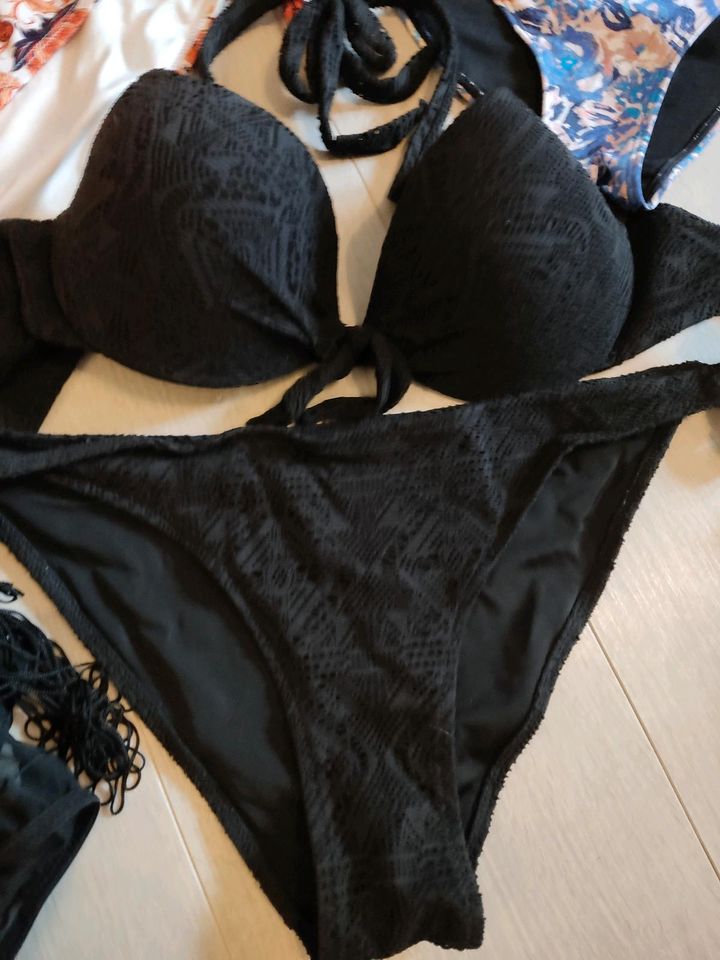 Bikinis 75 80 A B 40 H&M in Kirkel