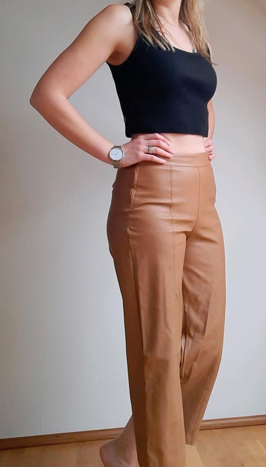 Culotte, Hose, wide leg, Boot Cut, Lederimitat, M, Gina Tricot in Zülpich