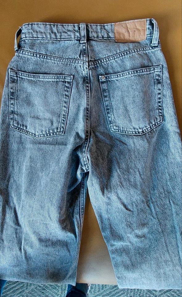 Jeans grau v. H&M  Größe  S  "Wide ultra high waist" in Siegsdorf