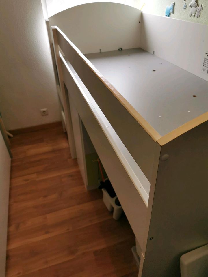 Kinder Hochbett weiß 90x200 mit Lattenrost, Schreibtisch, schrank in Köln