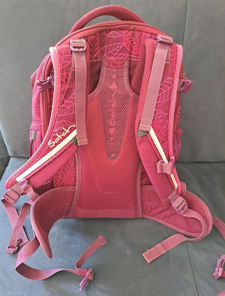 Satch Schulranzen Rucksack Berry Purple Blätter Motiv in Gottenheim