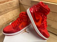 Nike Air Jordan 1 WMNS Mid SE rot Lack Gr. 39 nagelneu Nordrhein-Westfalen - Waltrop Vorschau