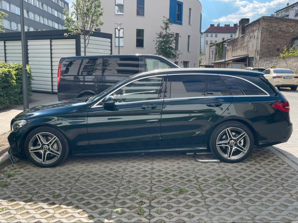 C-Klasse 220d AMG Smaragdgrün W205 9-Gang T-Modell in Berlin