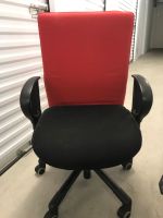 Roter höhenverstellbarer Schreibtischstuhl Hessen - Gießen Vorschau