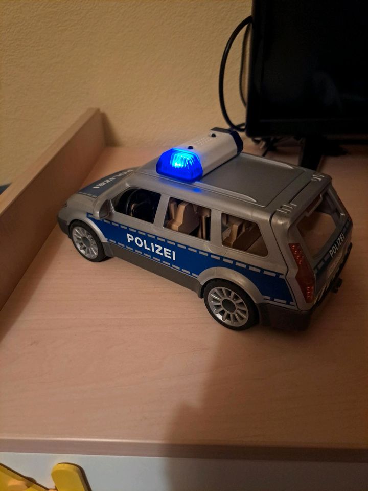 Playmobil Polizeiauto mit 2 Polizisten und Sirene in Reppichau