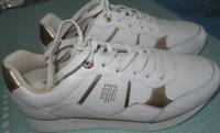 Sneaker weiß/ gold Tommy Hilfinger Leder 40 Saarland - St. Ingbert Vorschau