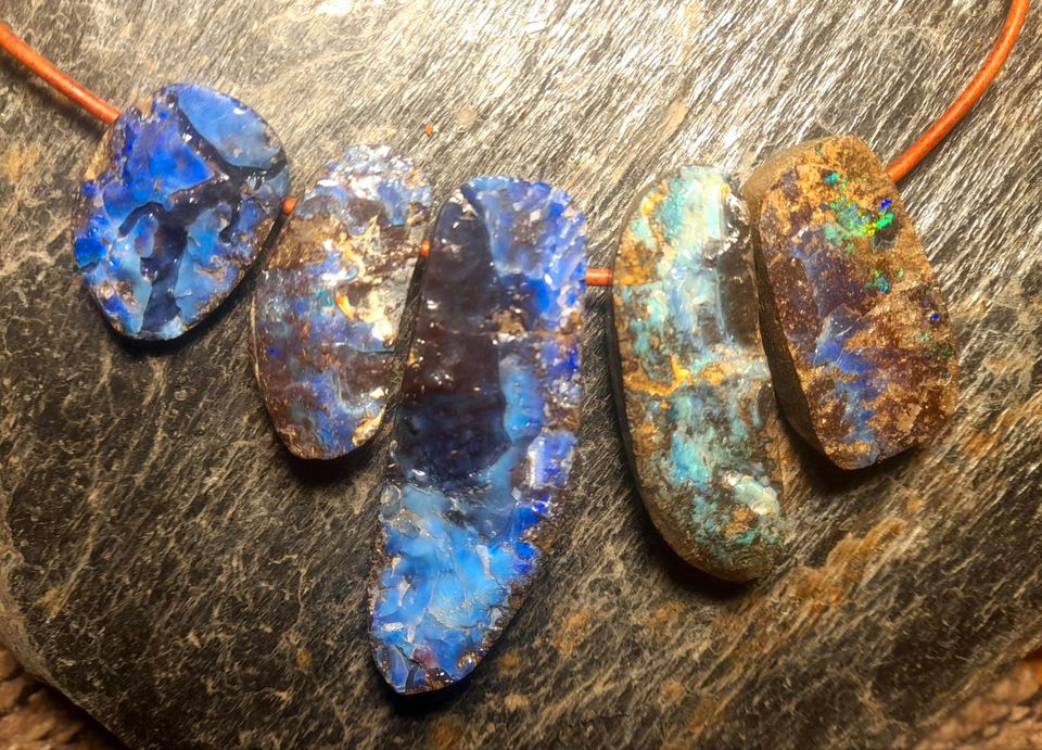 Naturstein Boulder Opal Anhänger in Ismaning