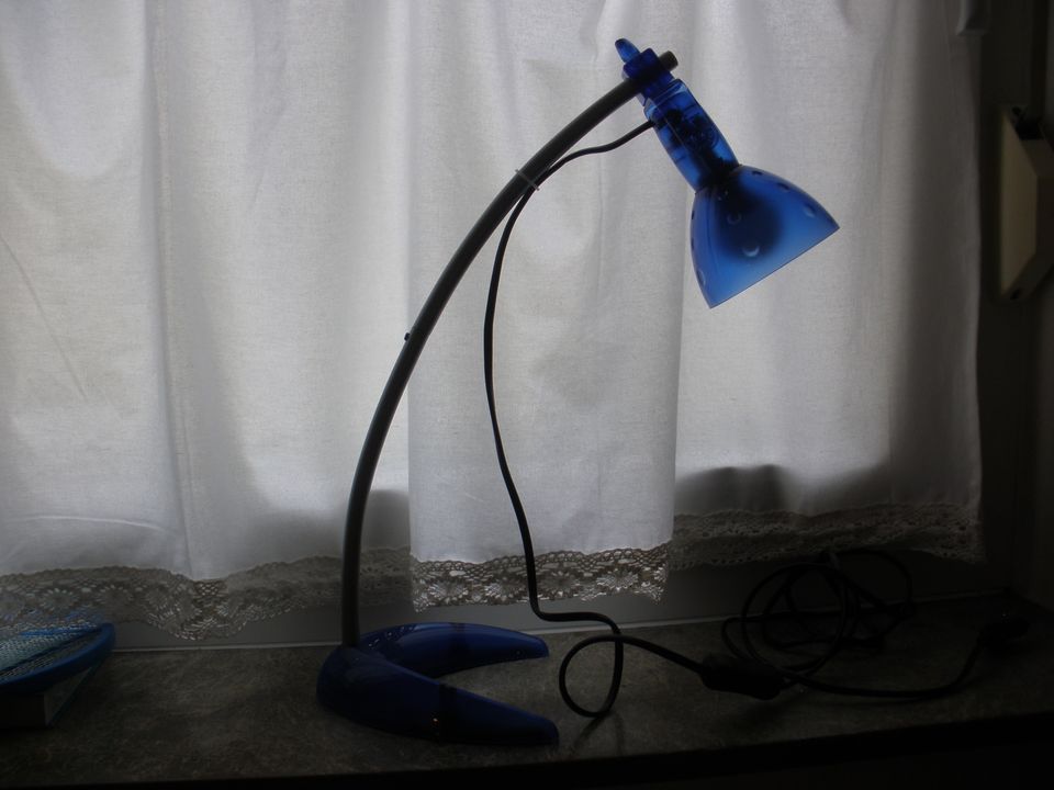 Schreibtischlampe mit Leuchtmittel - blau - IKEA in Neuss