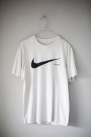 Nike Swoosh Shirt T-Shirt weiß weiss M basic einfarbig Wandsbek - Hamburg Jenfeld Vorschau