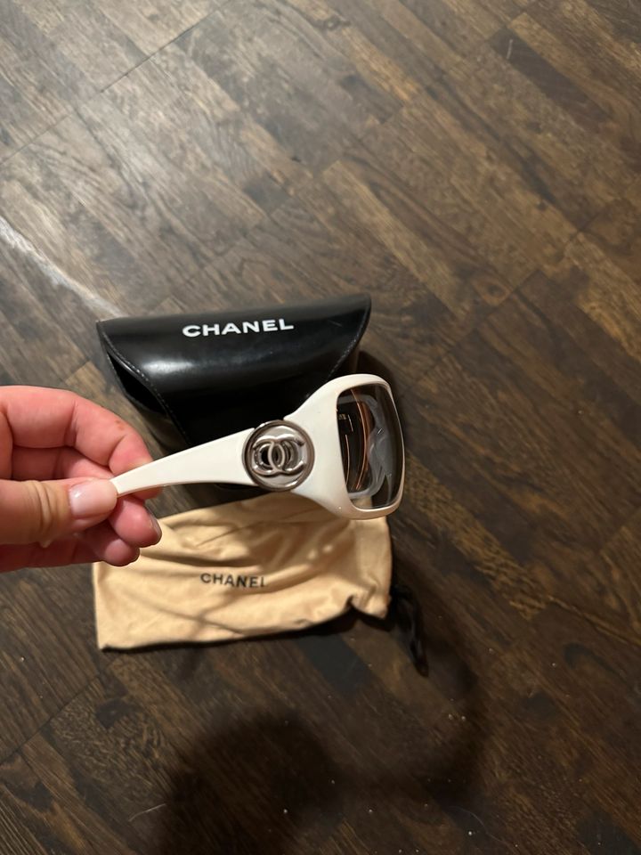 Chanel Damen Sonnenbrille weiß Sonderedition in Rödermark