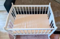 Weißes Baby Bett, Schaukelbett, aus Holz Sachsen - Wilsdruff Vorschau