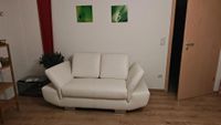 Weißer Zweisitzer Couch neuwertig Kunstleder 160x80x80 weiss Bayern - Reisbach Vorschau
