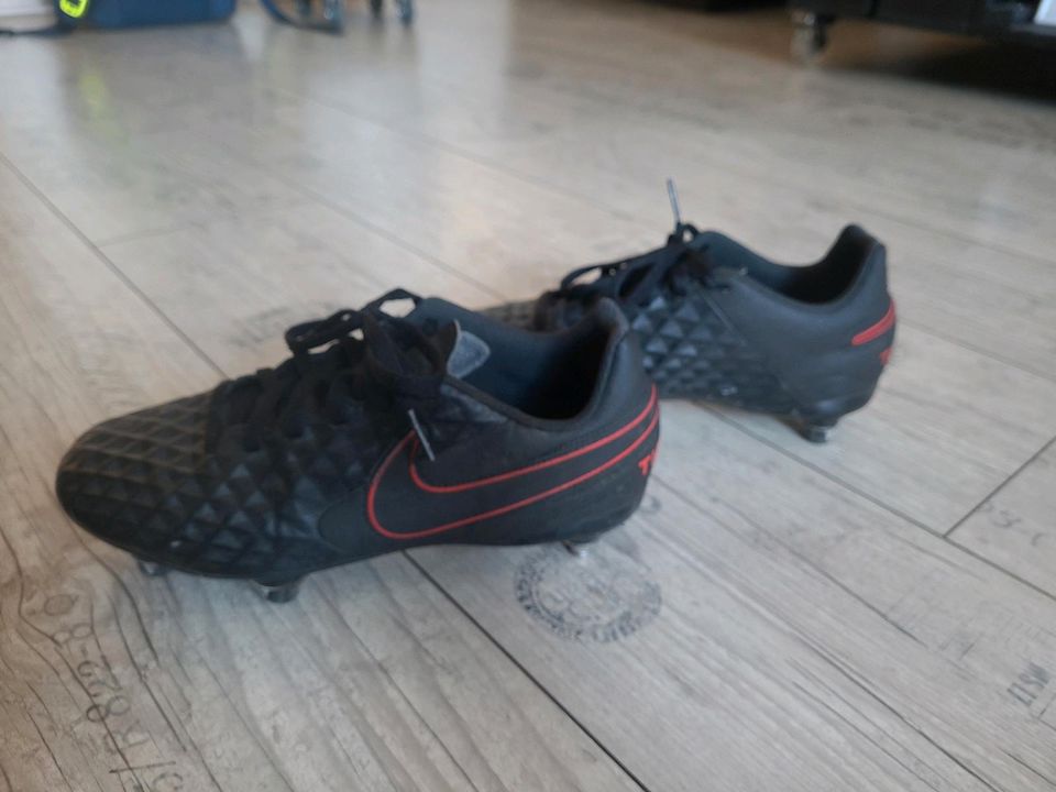 NIKE FUßBALL SCHUHE GRÖßE 38 in Großräschen