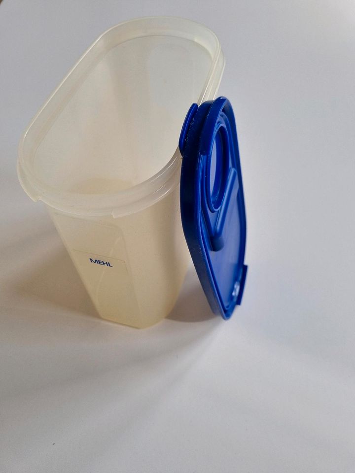 Tupperware, 2 Vorratsdosen, 1 Shaker in Klötze