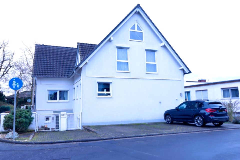 Ein- oder Zweifamilienhaus mit Solaranlage, Kamin und grossen Terrassen in Friedberg (Hessen)