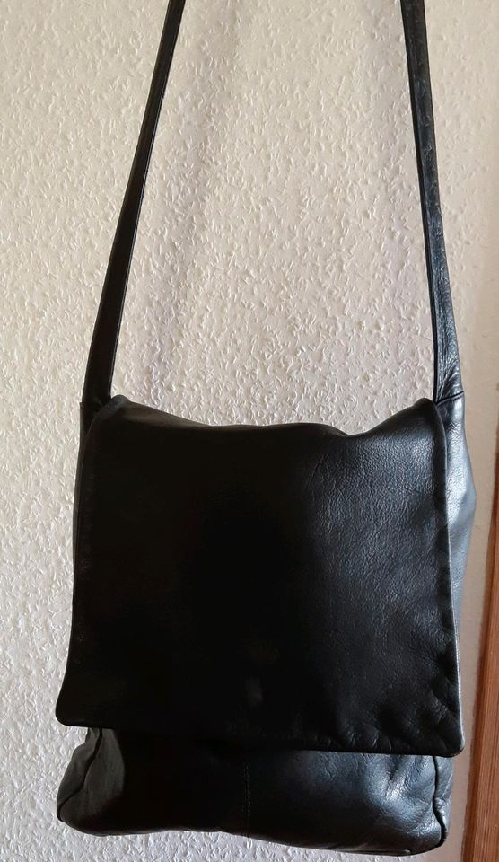 Leder / Tasche / Damen/  schwarz in Petersberg (Saalekreis)