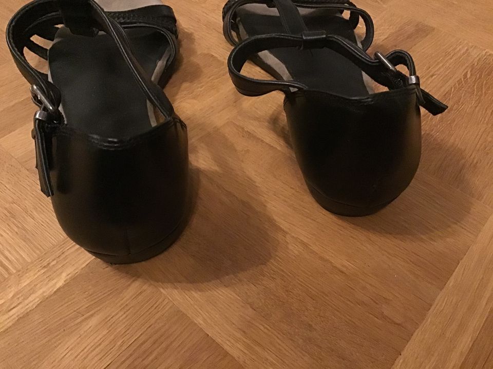 Flache Sandalen Sandaletten schwarz Graceland Größe 39 NEU in Diepholz