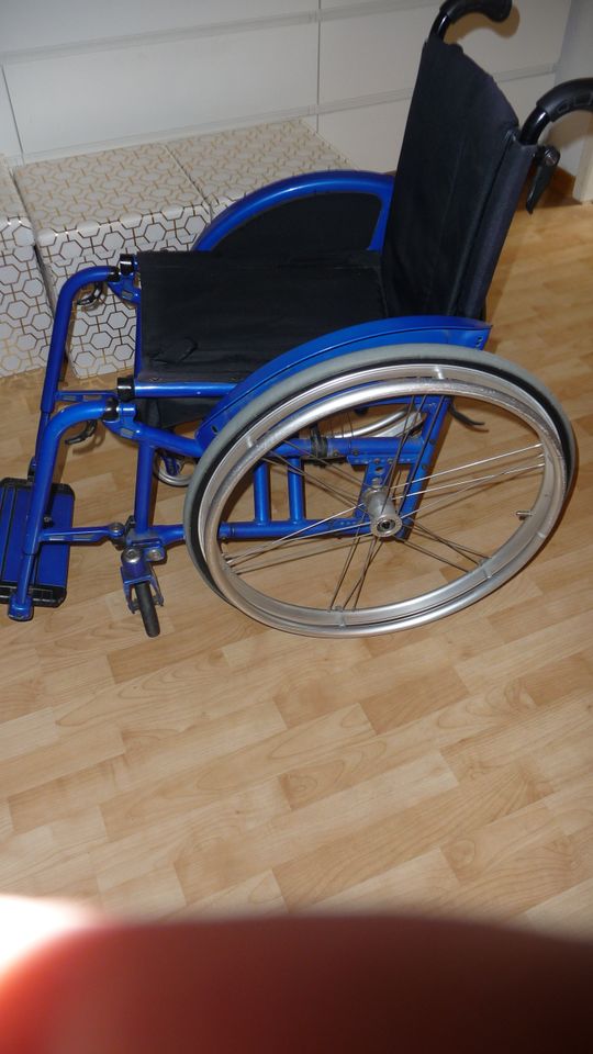 Rollstuhl blau silber - X3 von Meyra - zusammenklappbar - München in München