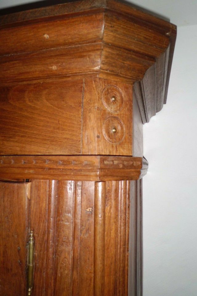 Antiker Eicheschrank massiv, Garderobenschrank Barock in Loßburg