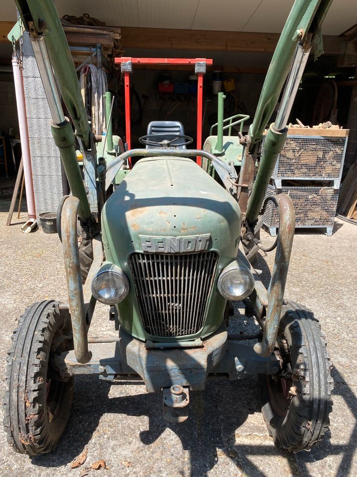 Fendt Farmer 2 mit Frontlader in Freisen