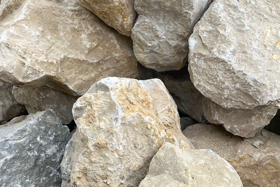 Bruchstein Yellow Rocks 15-45 cm Preis pro Tonne (0,14EUR/kg) in Boppard