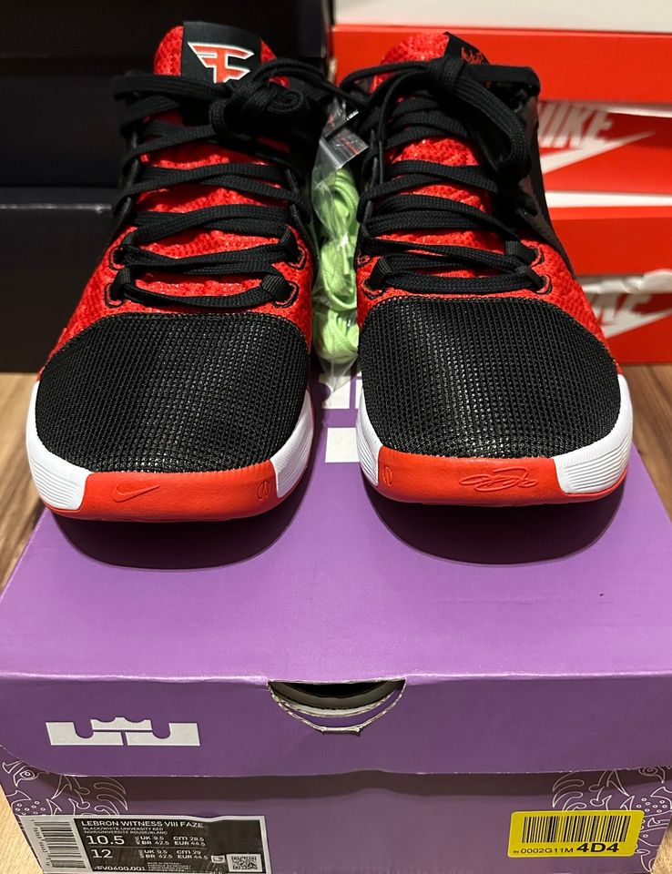 Nike LeBron Witness 8 FaZe Clan Bred Sneaker Schuhe 44.5 Rot in Köln