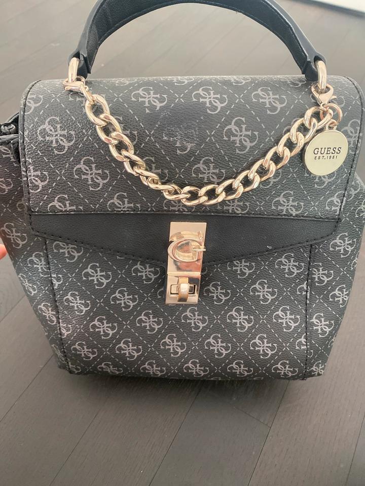 Guess Rucksack Schwarz Silber-Gebraucht,aber gut erhalten in Berlin