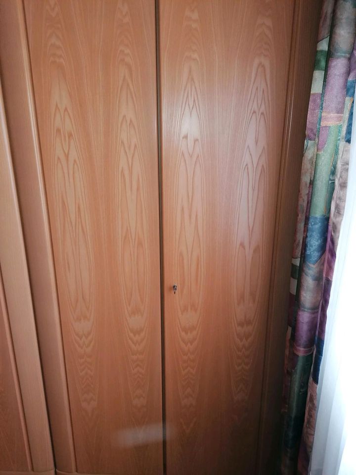 Schlafzimmer mit Schrank komplett in Lindhorst