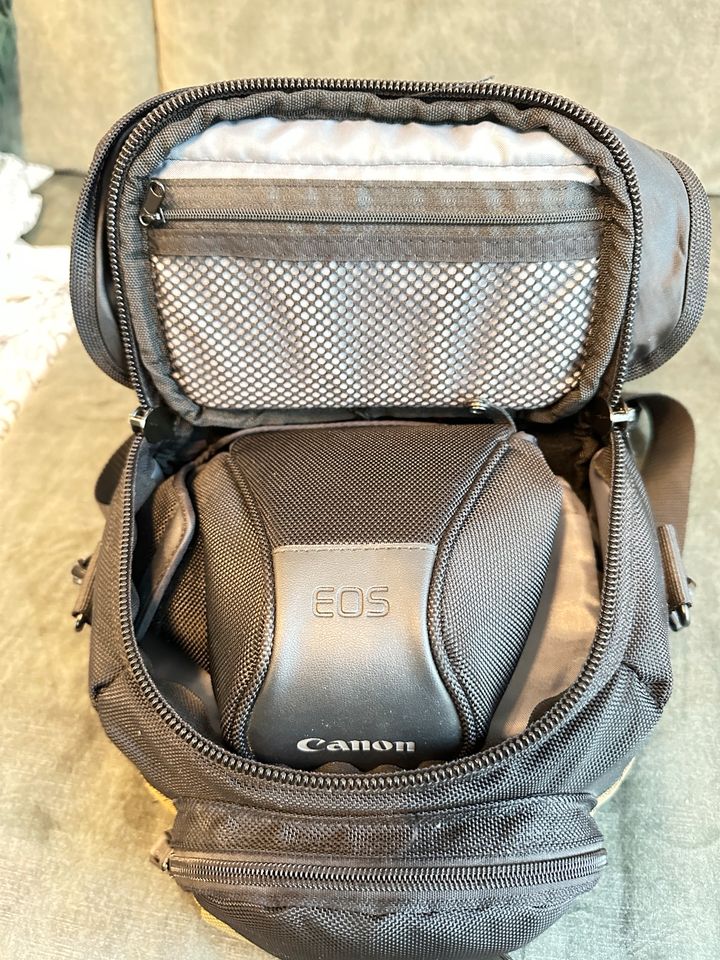 Canon EOS 700D mit 2 Akkus, 2 Taschen und 2 Objektiven. in Heilbronn