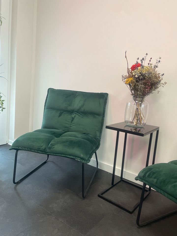 Samtgrüne Sessel in Solingen