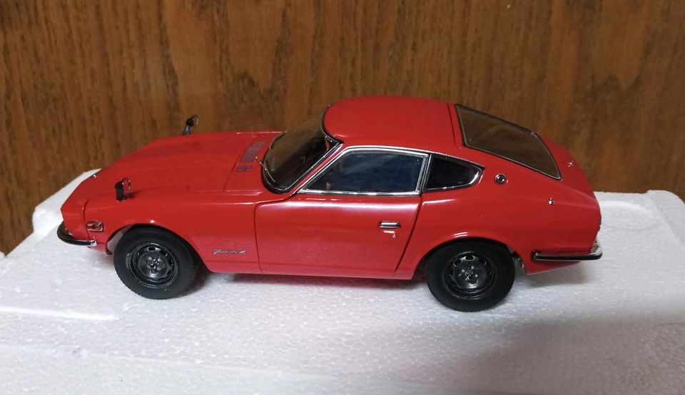 Modellauto 1:24 EBBRO Nissan Fairlady ZL S30 Rot in Frankfurt am Main