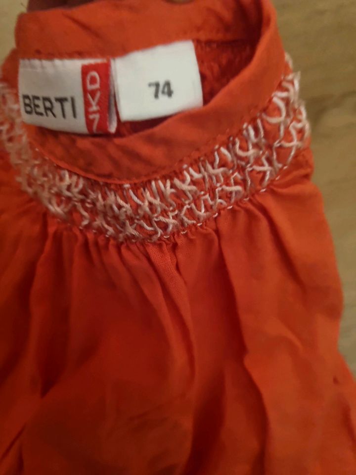 Bluse Shirt Gr. 74 rot kurzarm in Gräfenberg