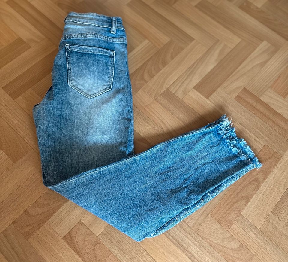 7/8 Jeans mit Strass in gr 36 in Herborn