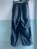 H&M Mädchen Parachute Hose, schwarz dunkelgrau, Gr. 158 Bayern - Eggenfelden Vorschau