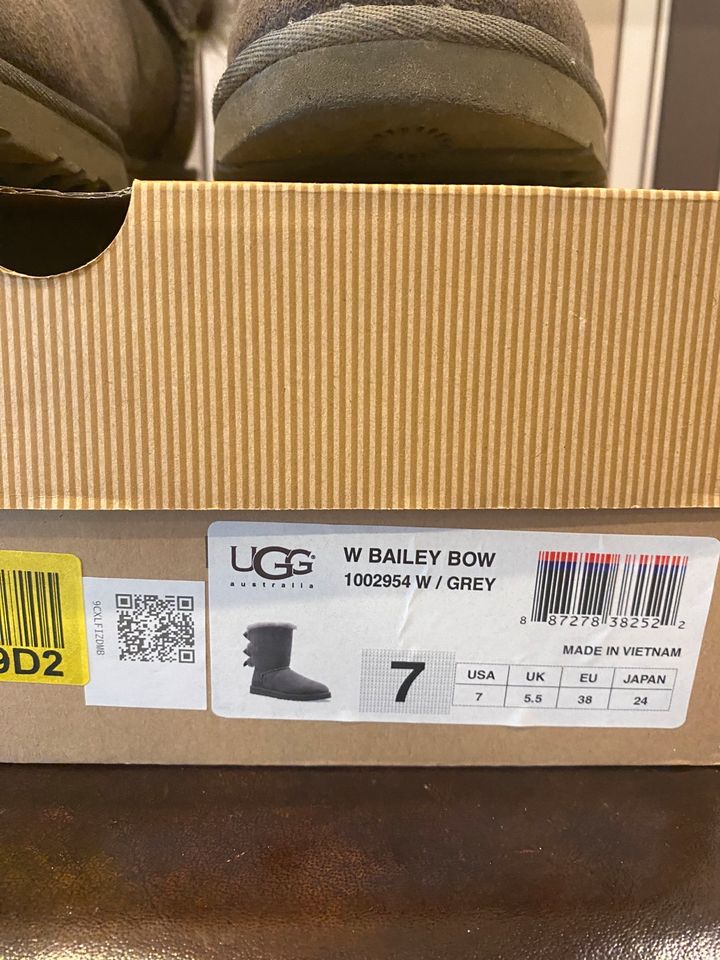 UGG Bailey Bow in Obertshausen