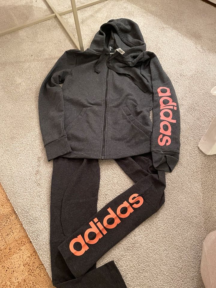 Adidas Jogginganzug Hose und Jacke Gr. XS in Dortmund