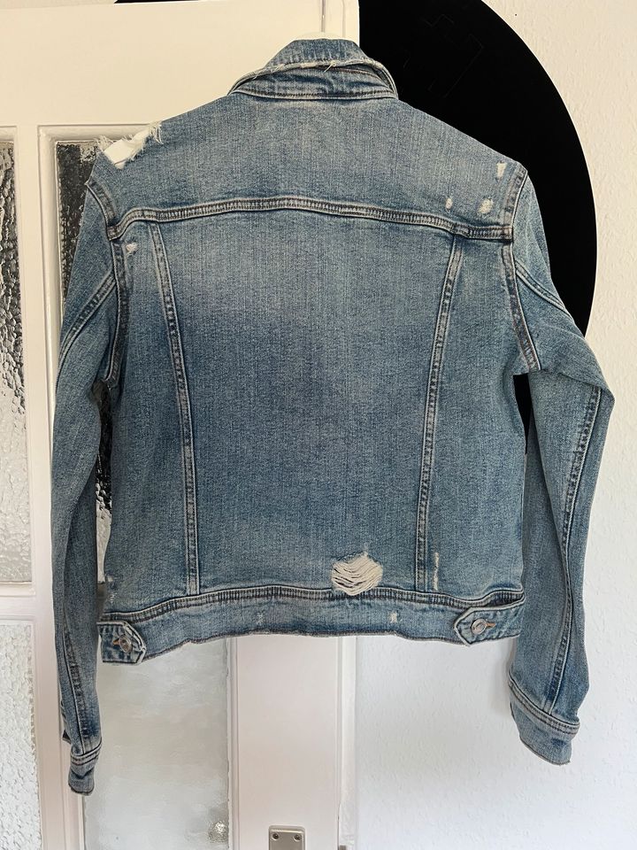 Zara Jeansjacke in Duisburg