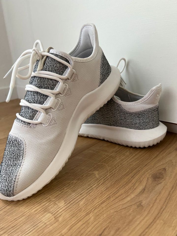 Adidas Sneaker Schuhe Tubular Shadow Grey Größe 41 Damen neu in  Baden-Württemberg - Göppingen | eBay Kleinanzeigen ist jetzt Kleinanzeigen