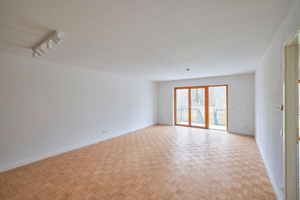 Bezugsfreie EG-Wohnung mit 2 Zimmern, Balkon, direktem Gartenzugang & Stellplatz in Berlin