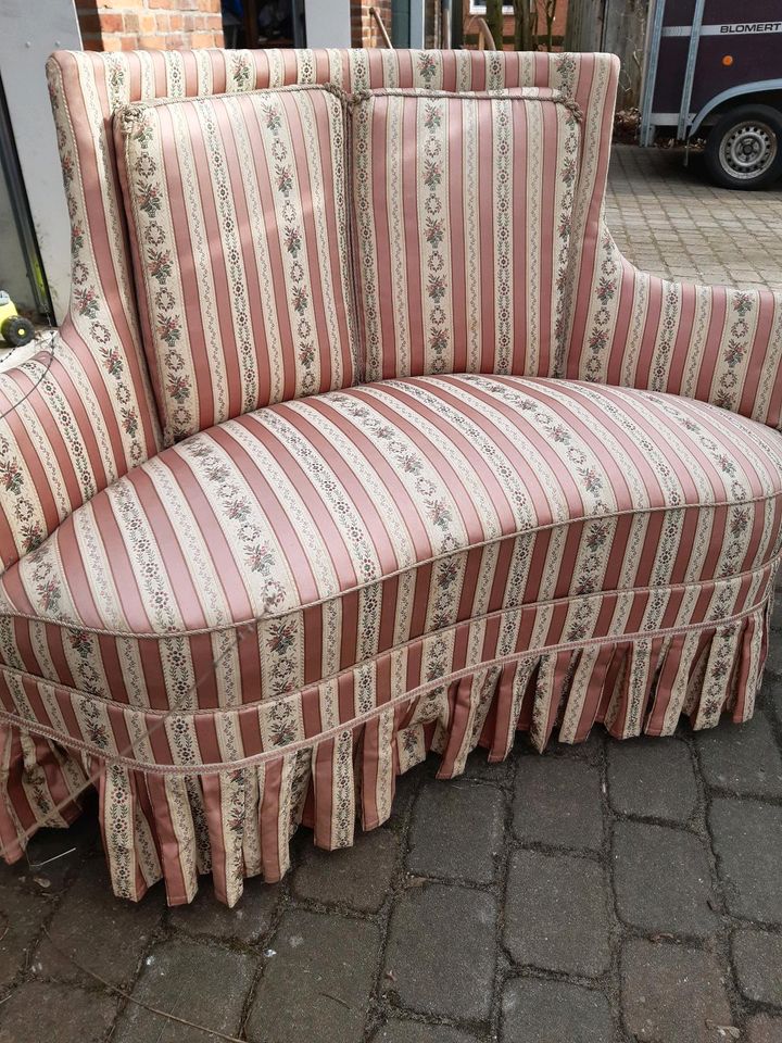 Sofa mit passendem Stuhl in Leck