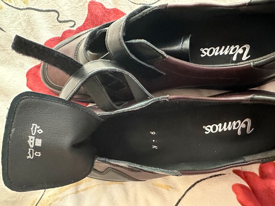 Damen Schuhe NEU Größe 6 Schwarz mit Bordeaux in Sindelfingen