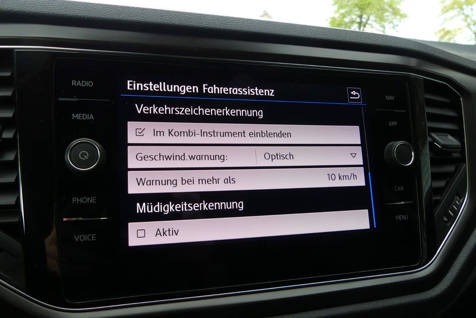 Volkswagen T-Roc 1.6 TDI Style*Navi*Allwetterreifen*SHZ*LED in Rheda-Wiedenbrück