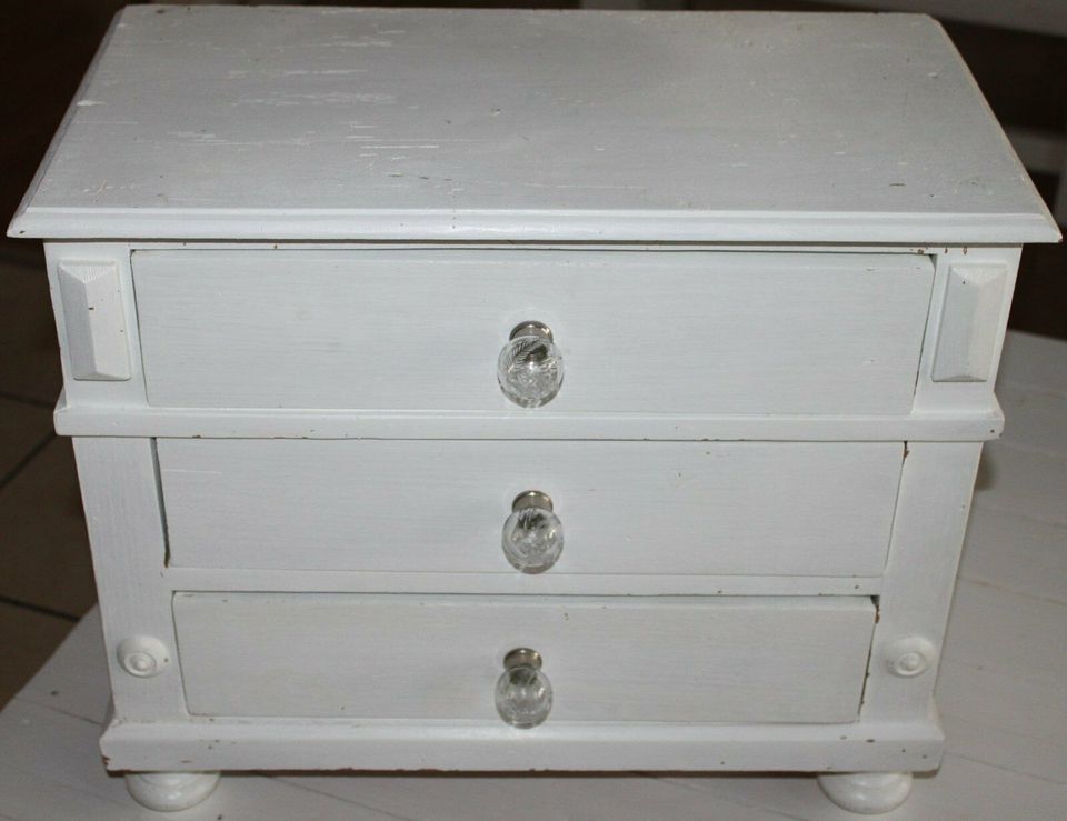 *Nachttisch/-schrank*3 Schubladen*shabby chic*Glasknöpfe*Schliff* in Selm